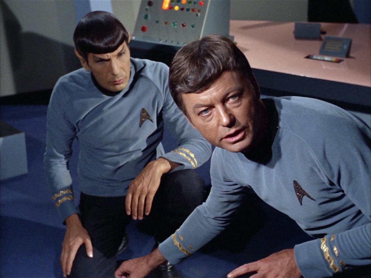 ariane179254_StarTrek_2x14_WolfInTheFold_2729.jpg
