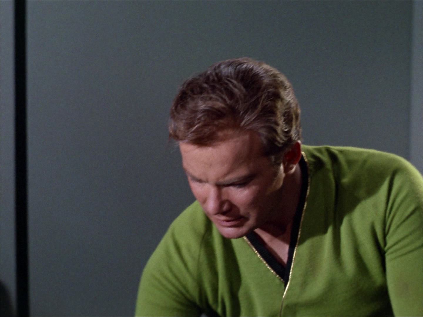 ariane179254_StarTrek_2x14_WolfInTheFold_2744.jpg