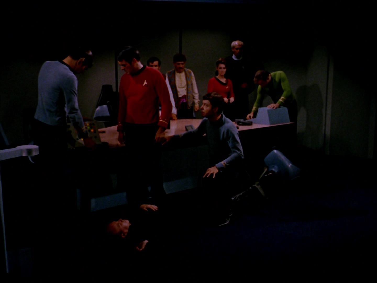 ariane179254_StarTrek_2x14_WolfInTheFold_2764.jpg