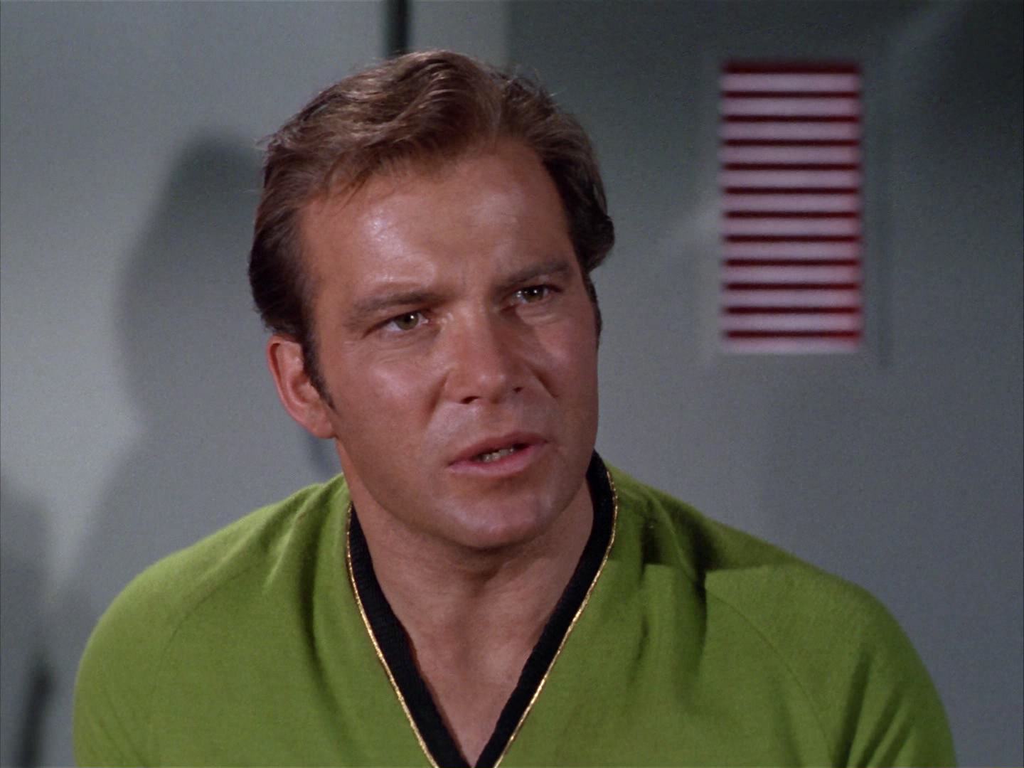 ariane179254_StarTrek_2x14_WolfInTheFold_2829.jpg
