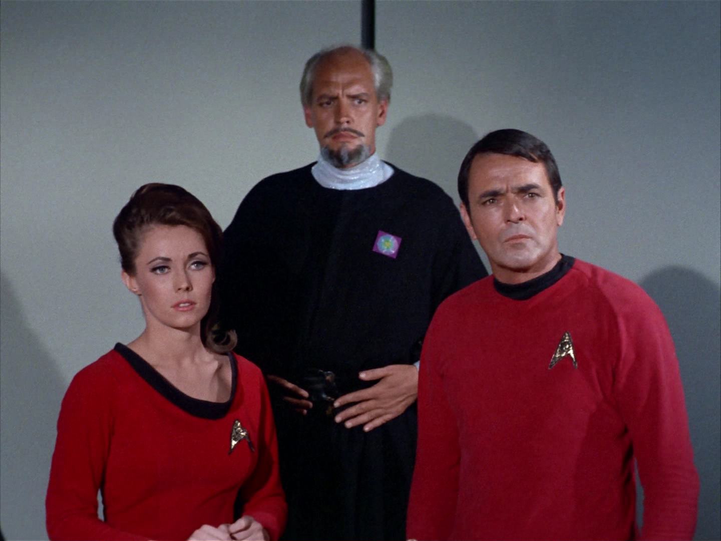 ariane179254_StarTrek_2x14_WolfInTheFold_2832.jpg