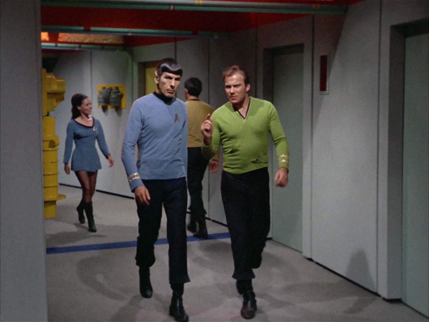 ariane179254_StarTrek_2x14_WolfInTheFold_2845.jpg