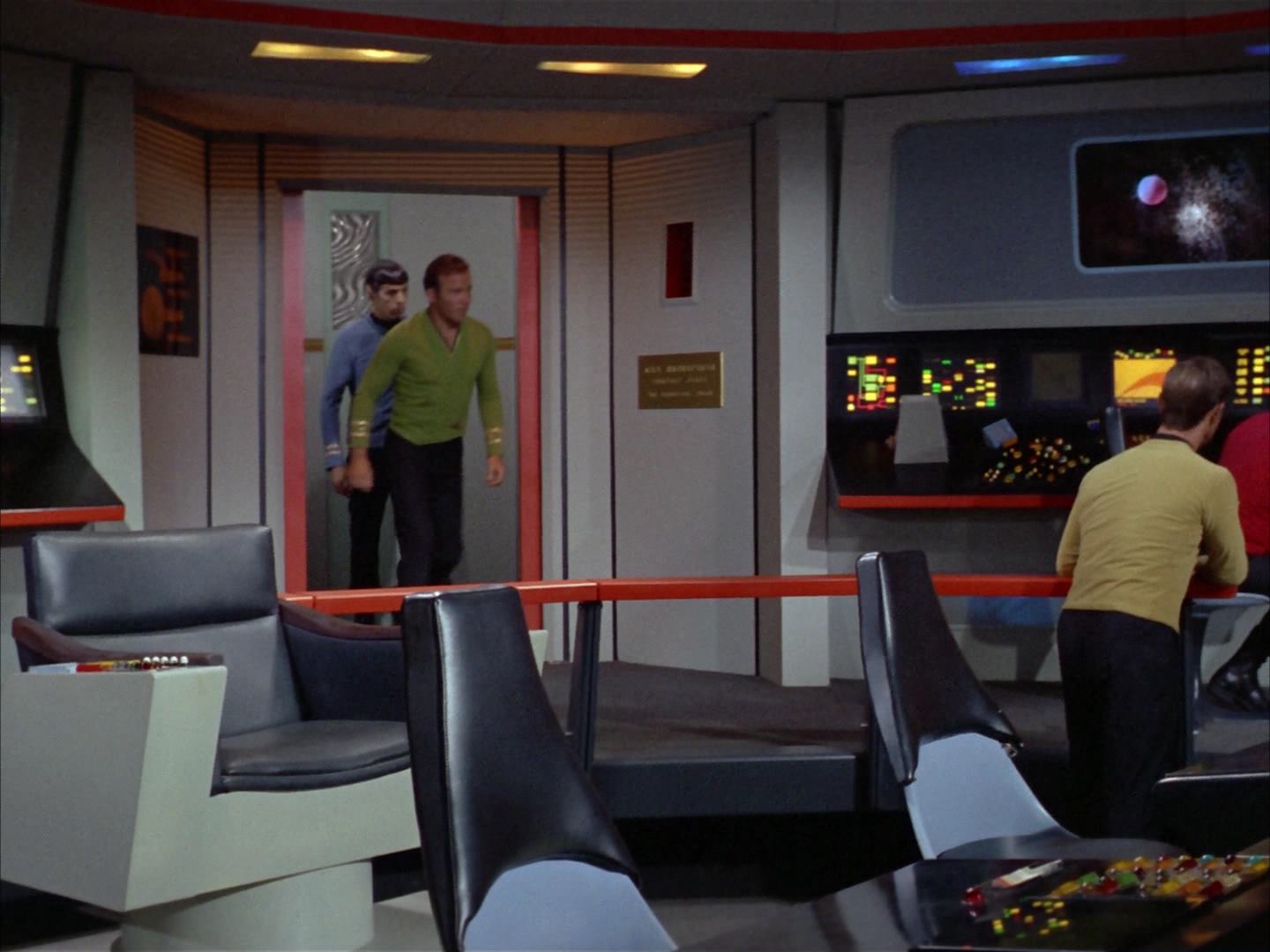 ariane179254_StarTrek_2x14_WolfInTheFold_2898.jpg