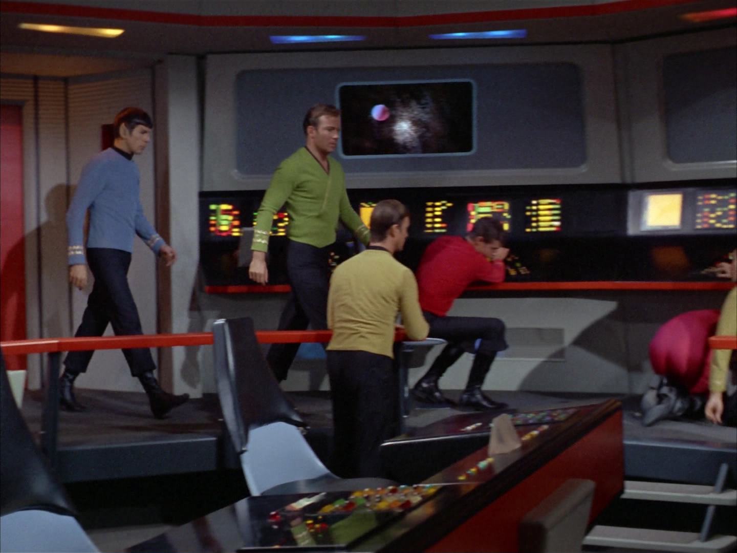 ariane179254_StarTrek_2x14_WolfInTheFold_2900.jpg