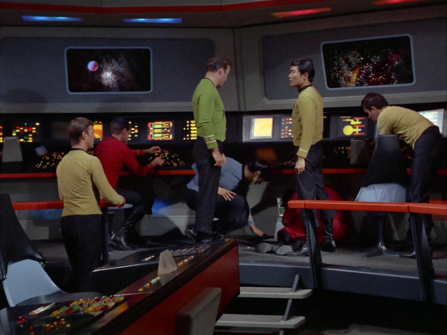 ariane179254_StarTrek_2x14_WolfInTheFold_2903.jpg