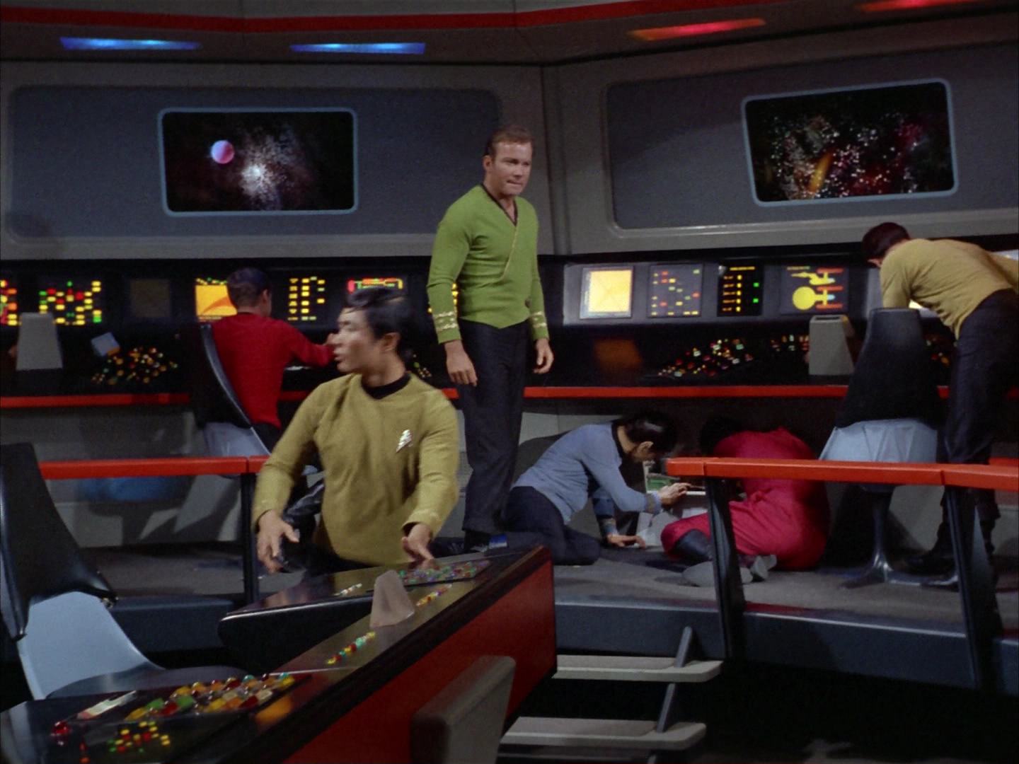 ariane179254_StarTrek_2x14_WolfInTheFold_2907.jpg