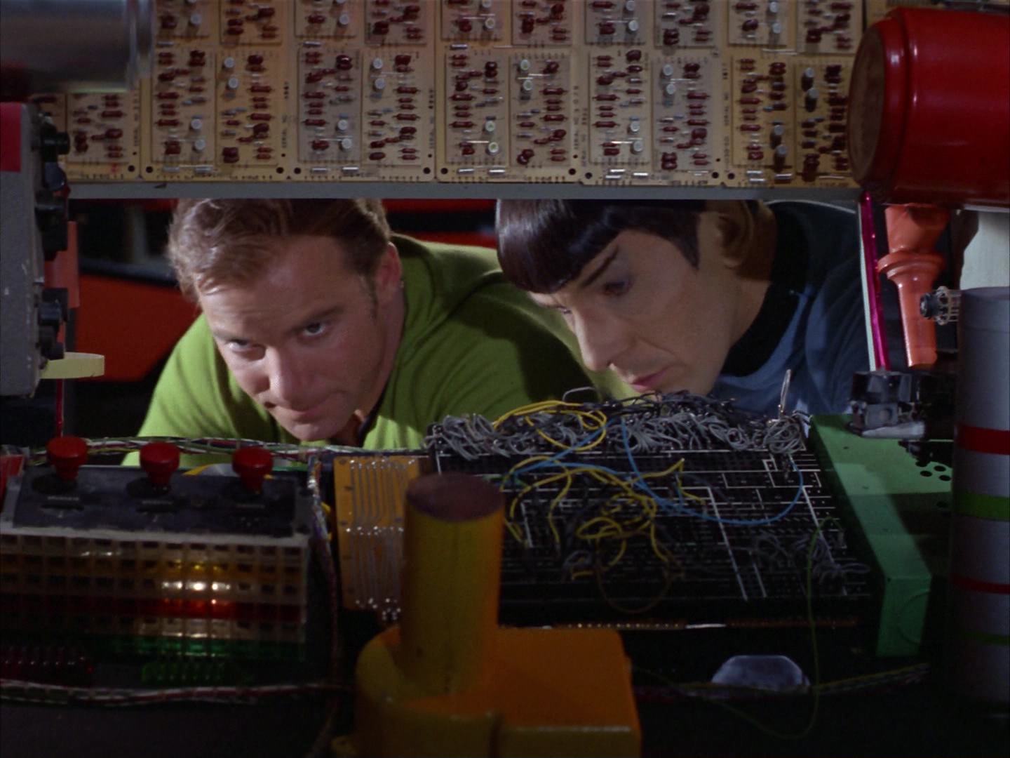 ariane179254_StarTrek_2x14_WolfInTheFold_2947.jpg