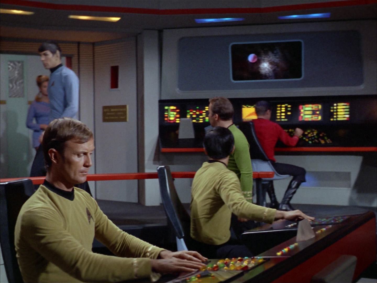 ariane179254_StarTrek_2x14_WolfInTheFold_2954.jpg
