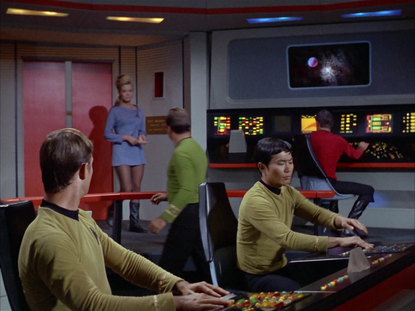 ariane179254_StarTrek_2x14_WolfInTheFold_2955.jpg