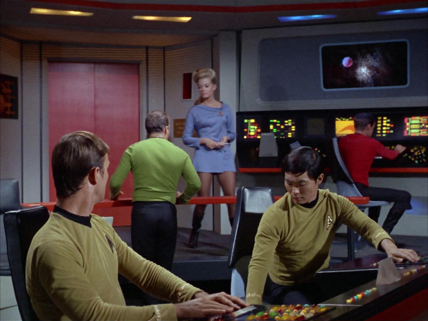 ariane179254_StarTrek_2x14_WolfInTheFold_2956.jpg