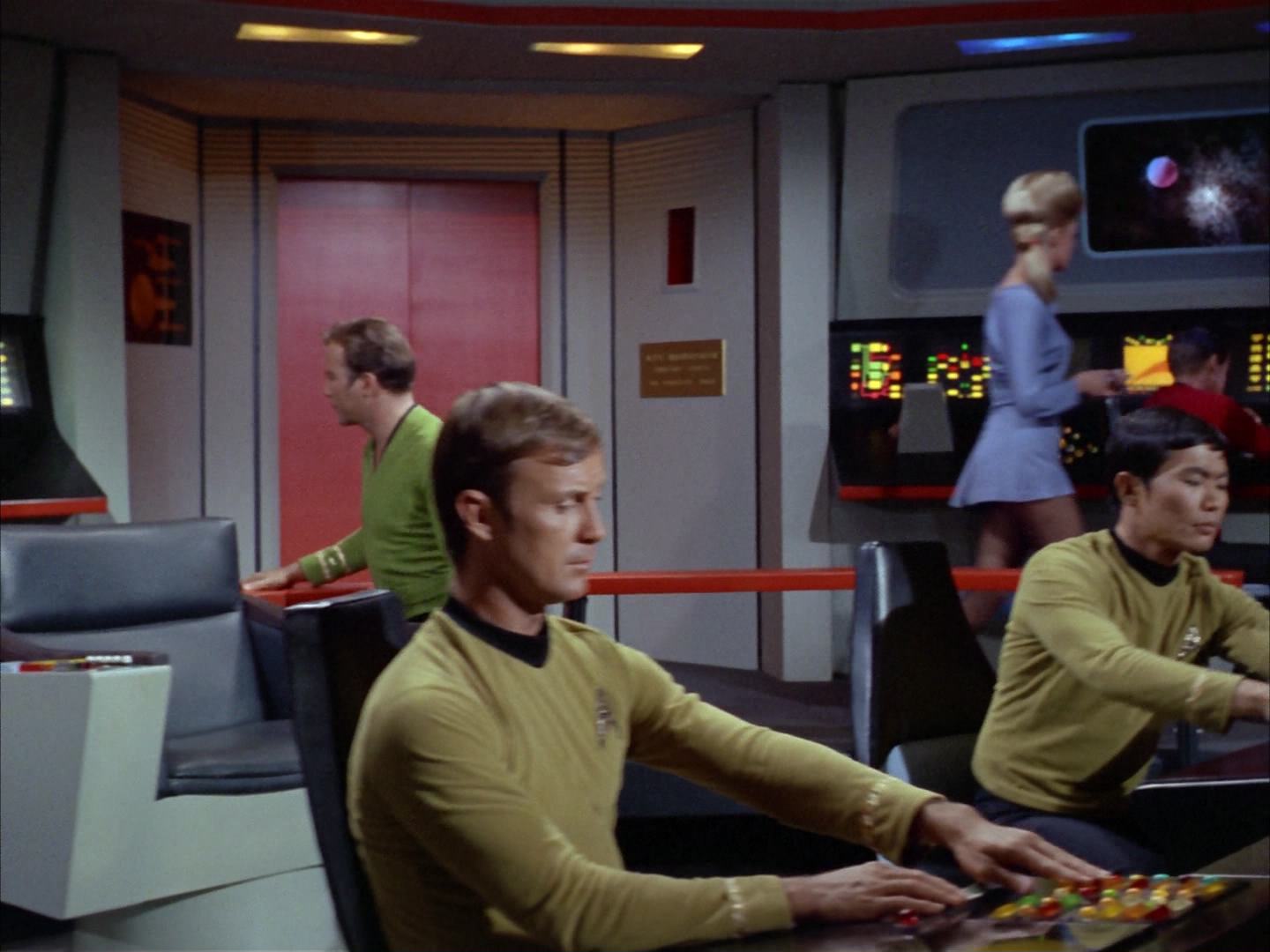 ariane179254_StarTrek_2x14_WolfInTheFold_2961.jpg