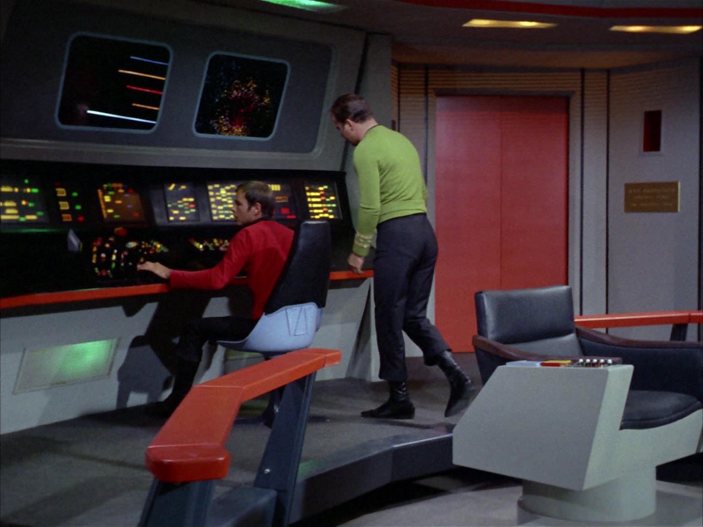 ariane179254_StarTrek_2x14_WolfInTheFold_2964.jpg