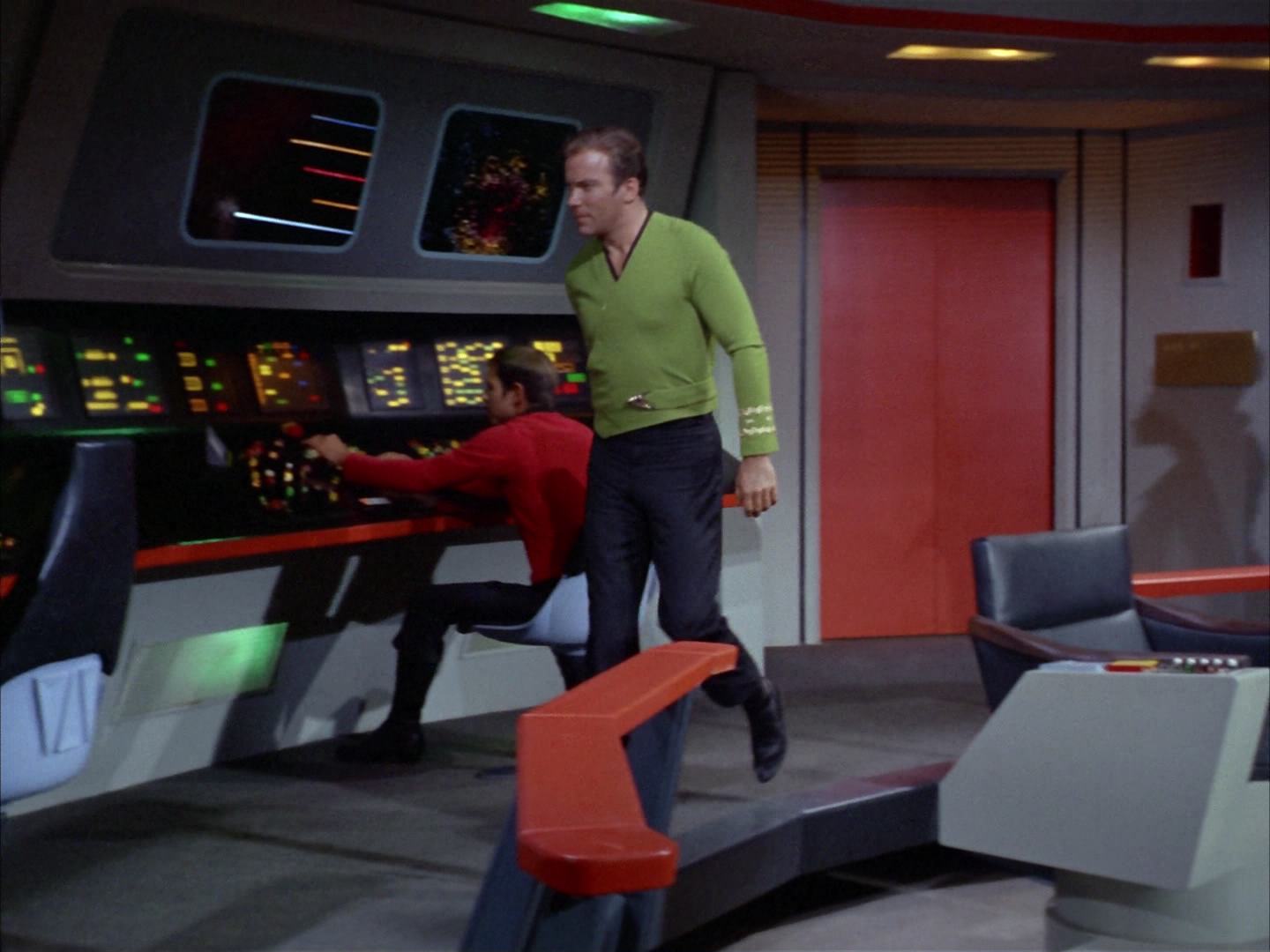 ariane179254_StarTrek_2x14_WolfInTheFold_2973.jpg
