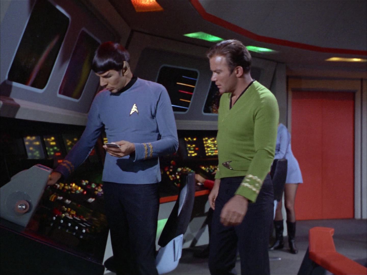 ariane179254_StarTrek_2x14_WolfInTheFold_2976.jpg