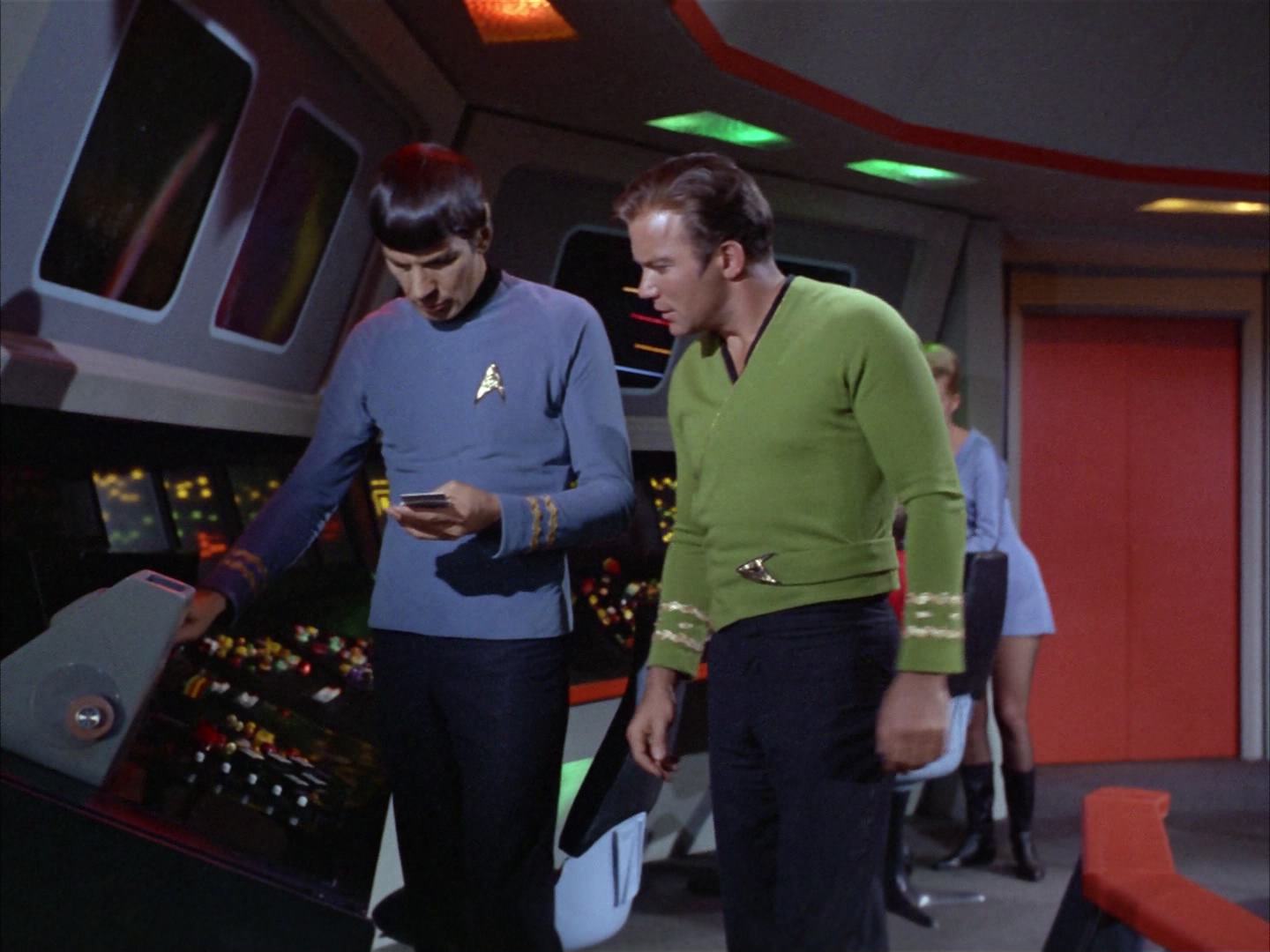 ariane179254_StarTrek_2x14_WolfInTheFold_2977.jpg