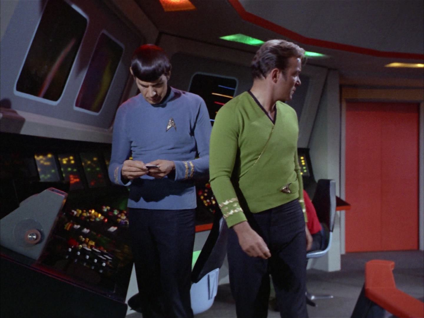 ariane179254_StarTrek_2x14_WolfInTheFold_2985.jpg