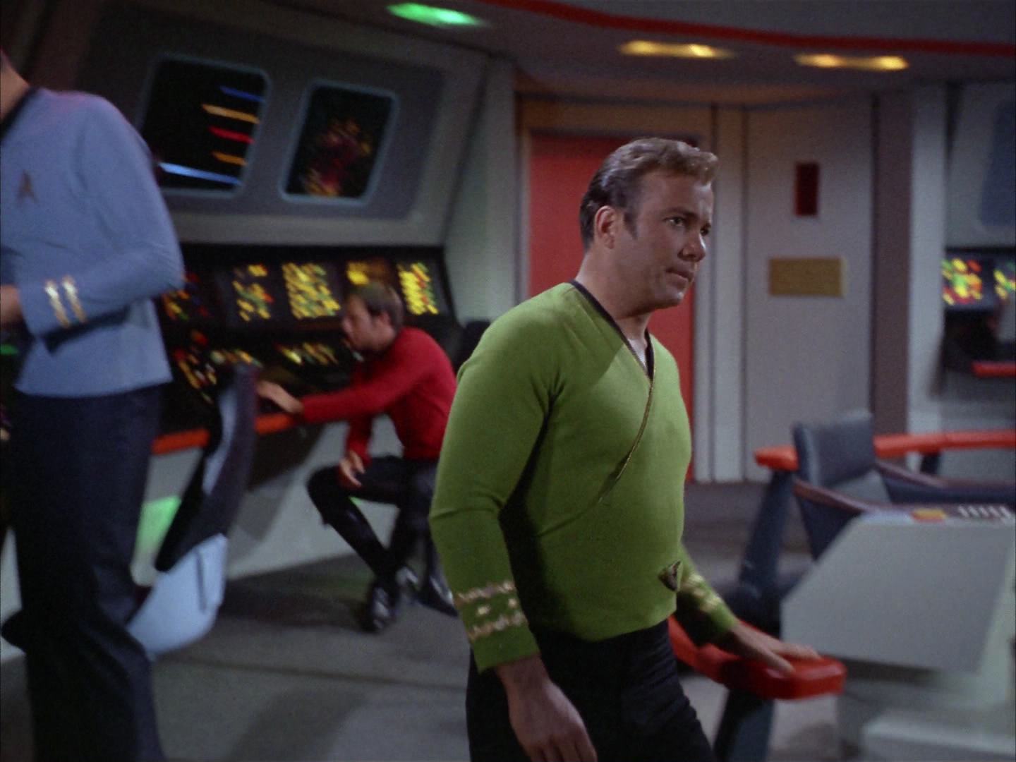 ariane179254_StarTrek_2x14_WolfInTheFold_2987.jpg