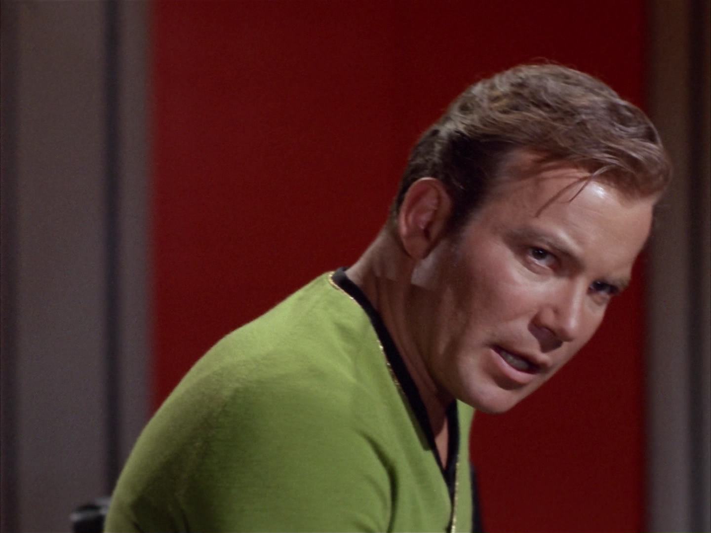 ariane179254_StarTrek_2x14_WolfInTheFold_2991.jpg