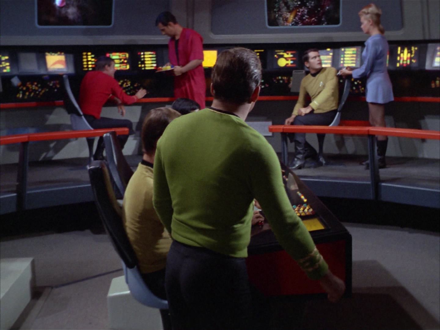 ariane179254_StarTrek_2x14_WolfInTheFold_3009.jpg