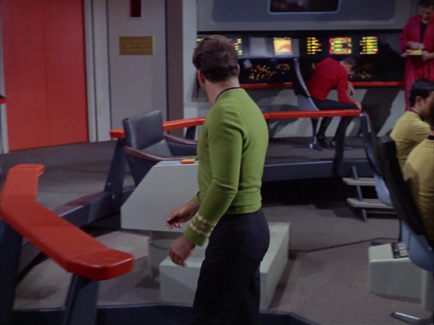 ariane179254_StarTrek_2x14_WolfInTheFold_3014.jpg