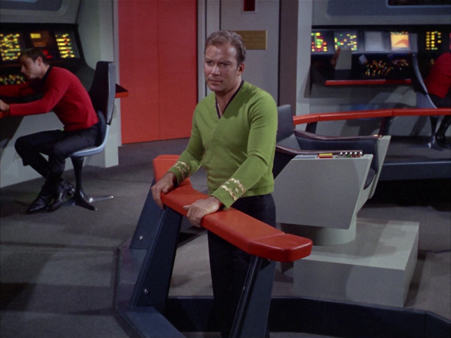 ariane179254_StarTrek_2x14_WolfInTheFold_3017.jpg