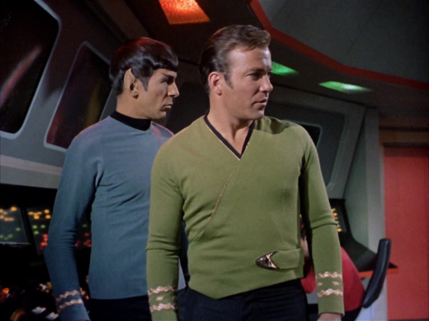 ariane179254_StarTrek_2x14_WolfInTheFold_3098.jpg