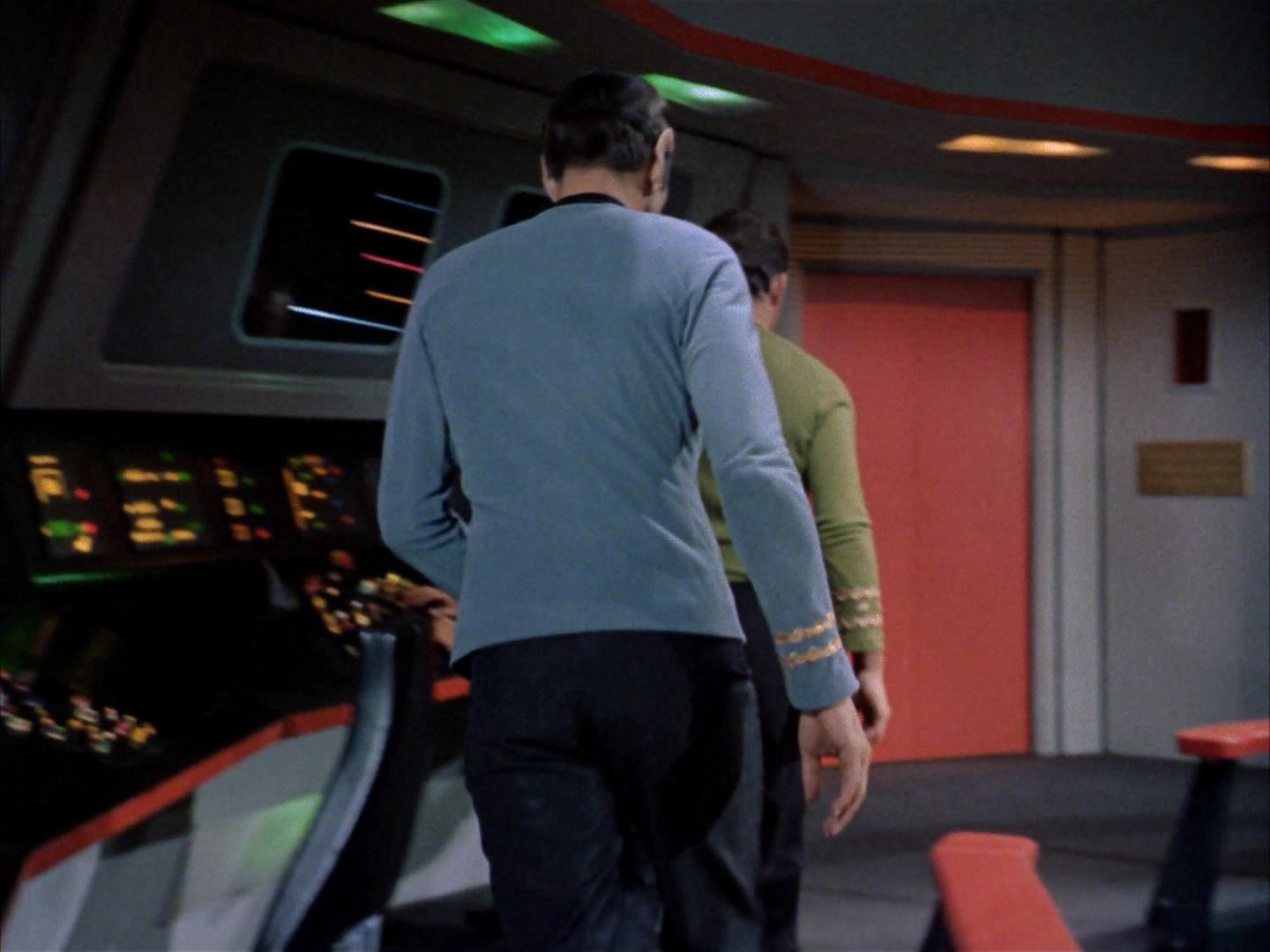 ariane179254_StarTrek_2x14_WolfInTheFold_3101.jpg