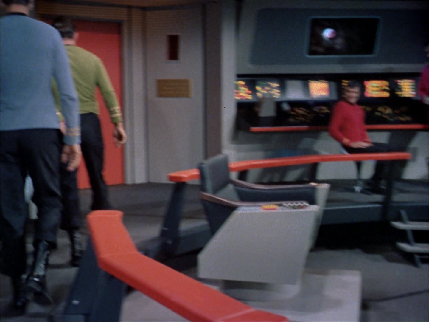 ariane179254_StarTrek_2x14_WolfInTheFold_3102.jpg