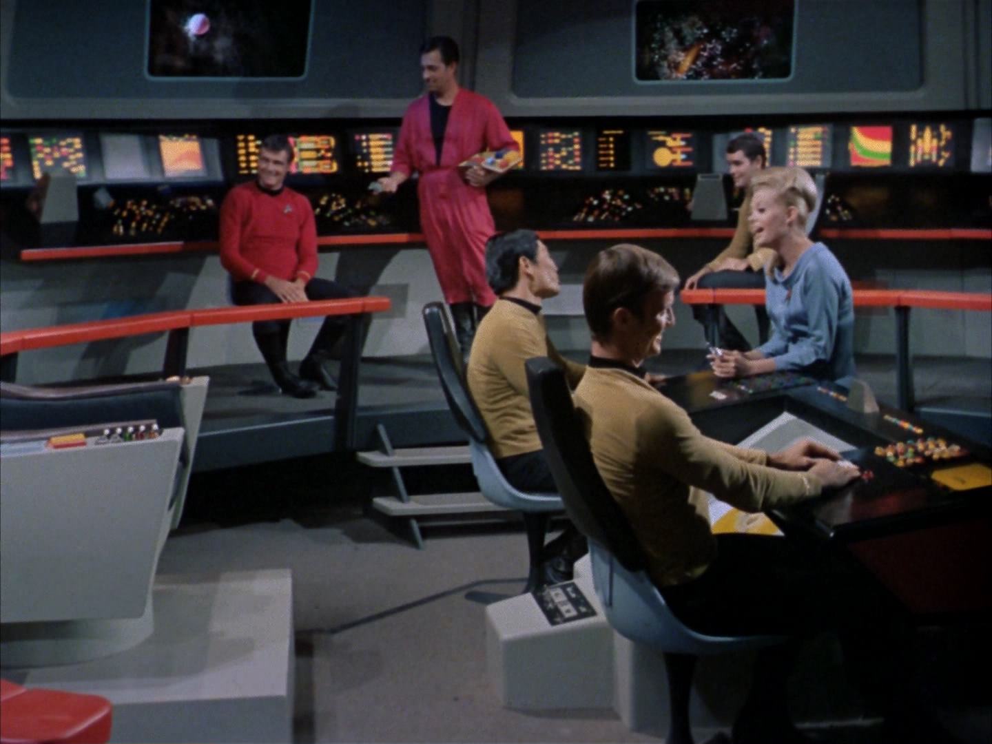 ariane179254_StarTrek_2x14_WolfInTheFold_3104.jpg