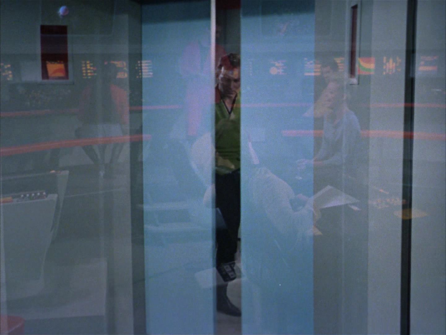 ariane179254_StarTrek_2x14_WolfInTheFold_3109.jpg