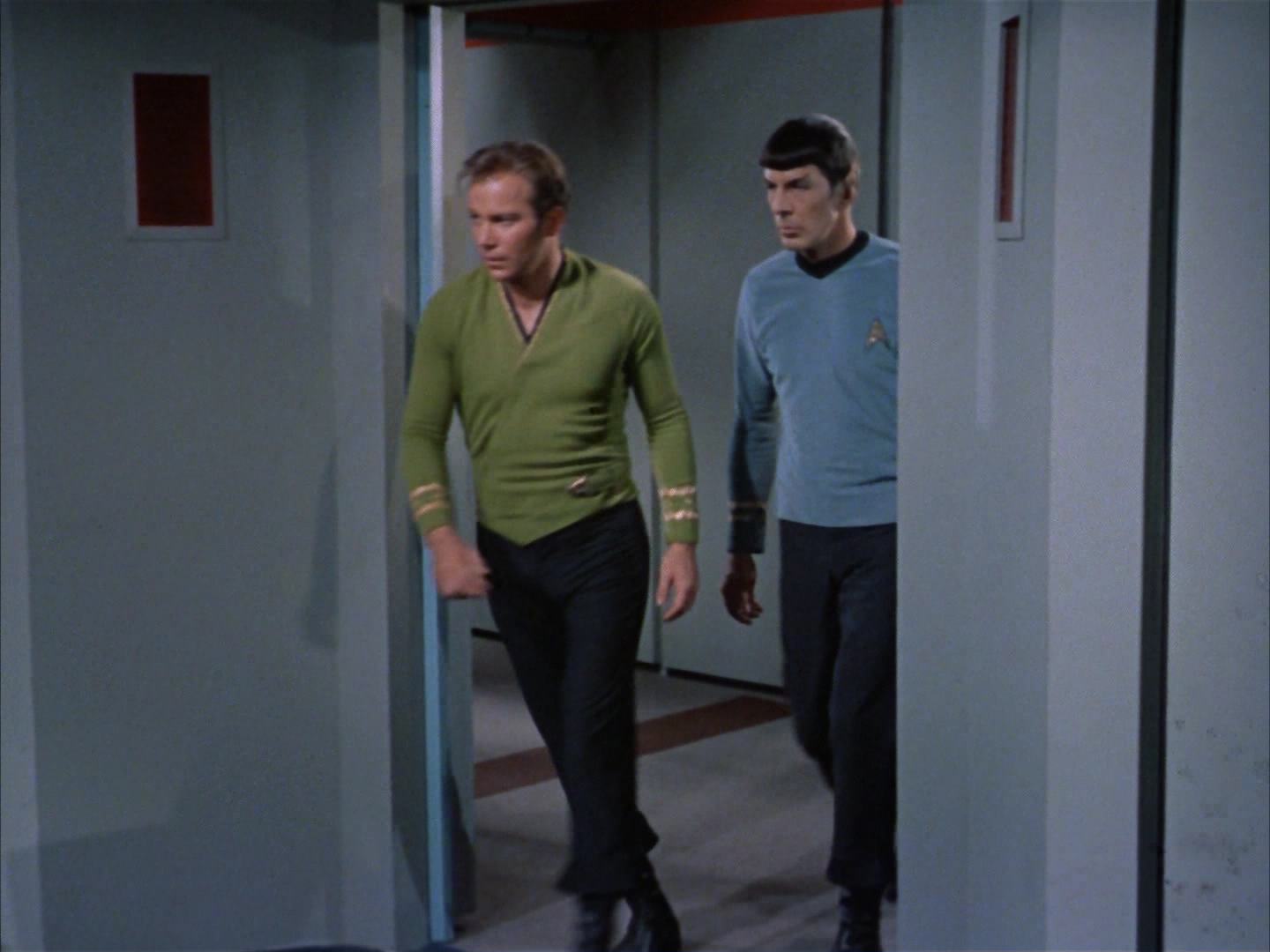 ariane179254_StarTrek_2x14_WolfInTheFold_3110.jpg