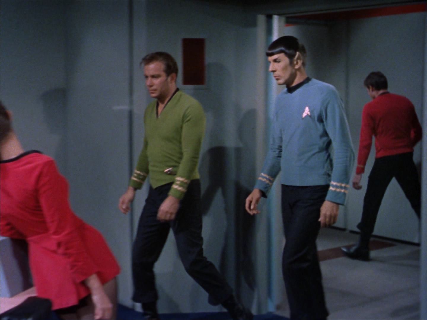 ariane179254_StarTrek_2x14_WolfInTheFold_3111.jpg