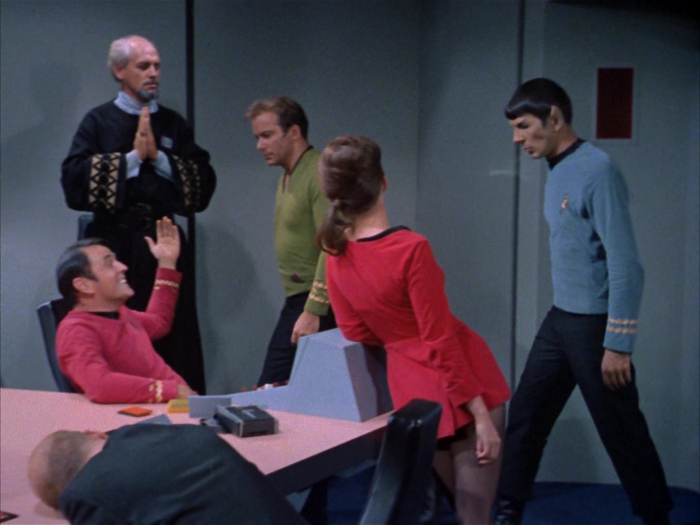 ariane179254_StarTrek_2x14_WolfInTheFold_3113.jpg