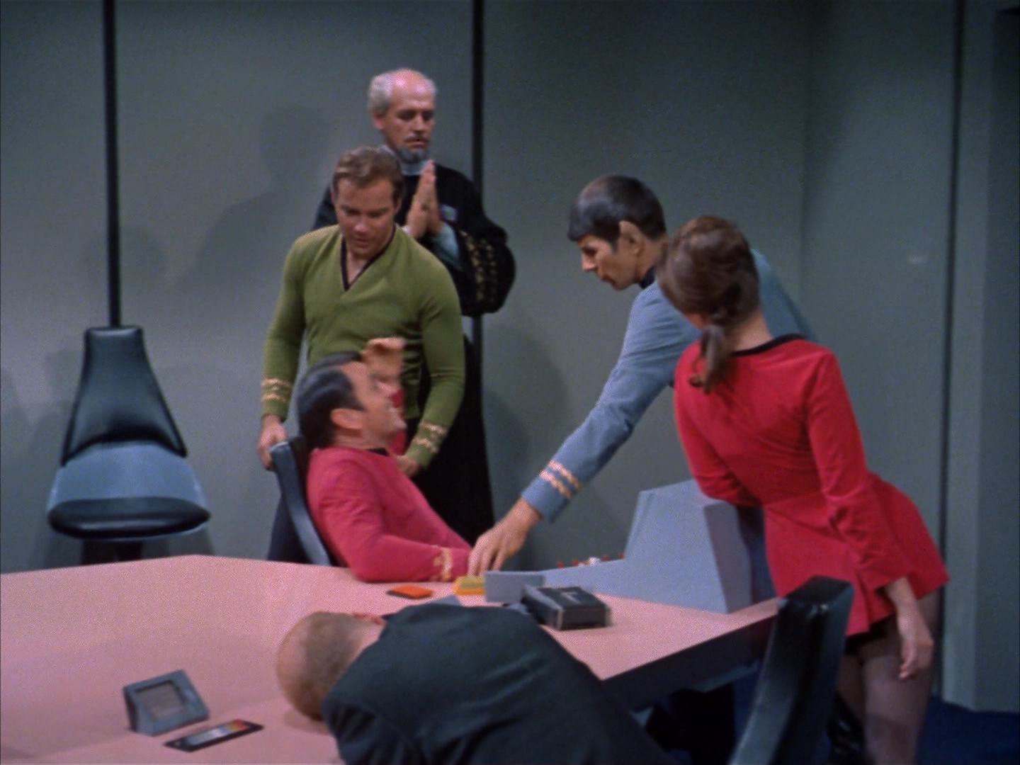 ariane179254_StarTrek_2x14_WolfInTheFold_3114.jpg