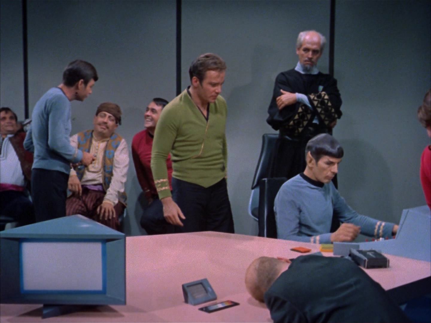 ariane179254_StarTrek_2x14_WolfInTheFold_3118.jpg