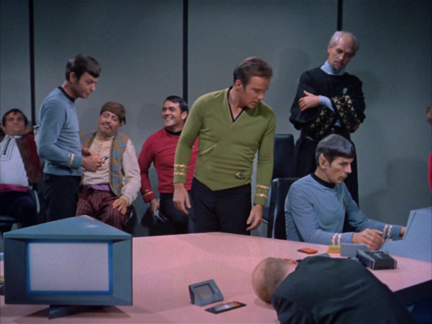ariane179254_StarTrek_2x14_WolfInTheFold_3119.jpg