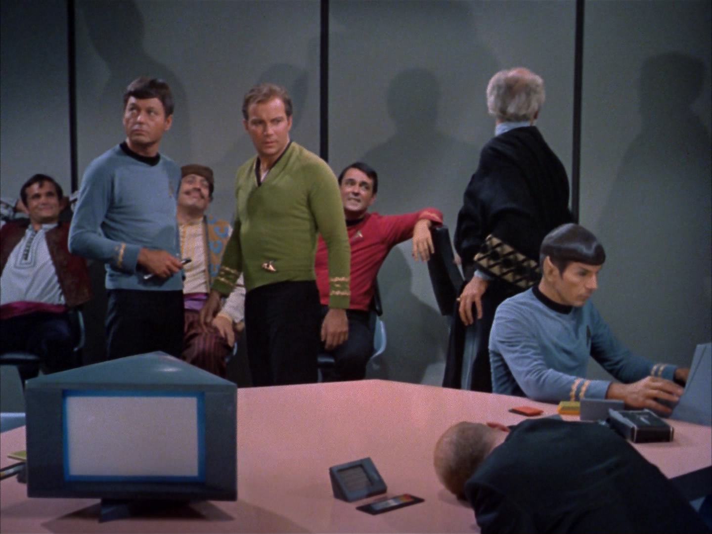 ariane179254_StarTrek_2x14_WolfInTheFold_3134.jpg
