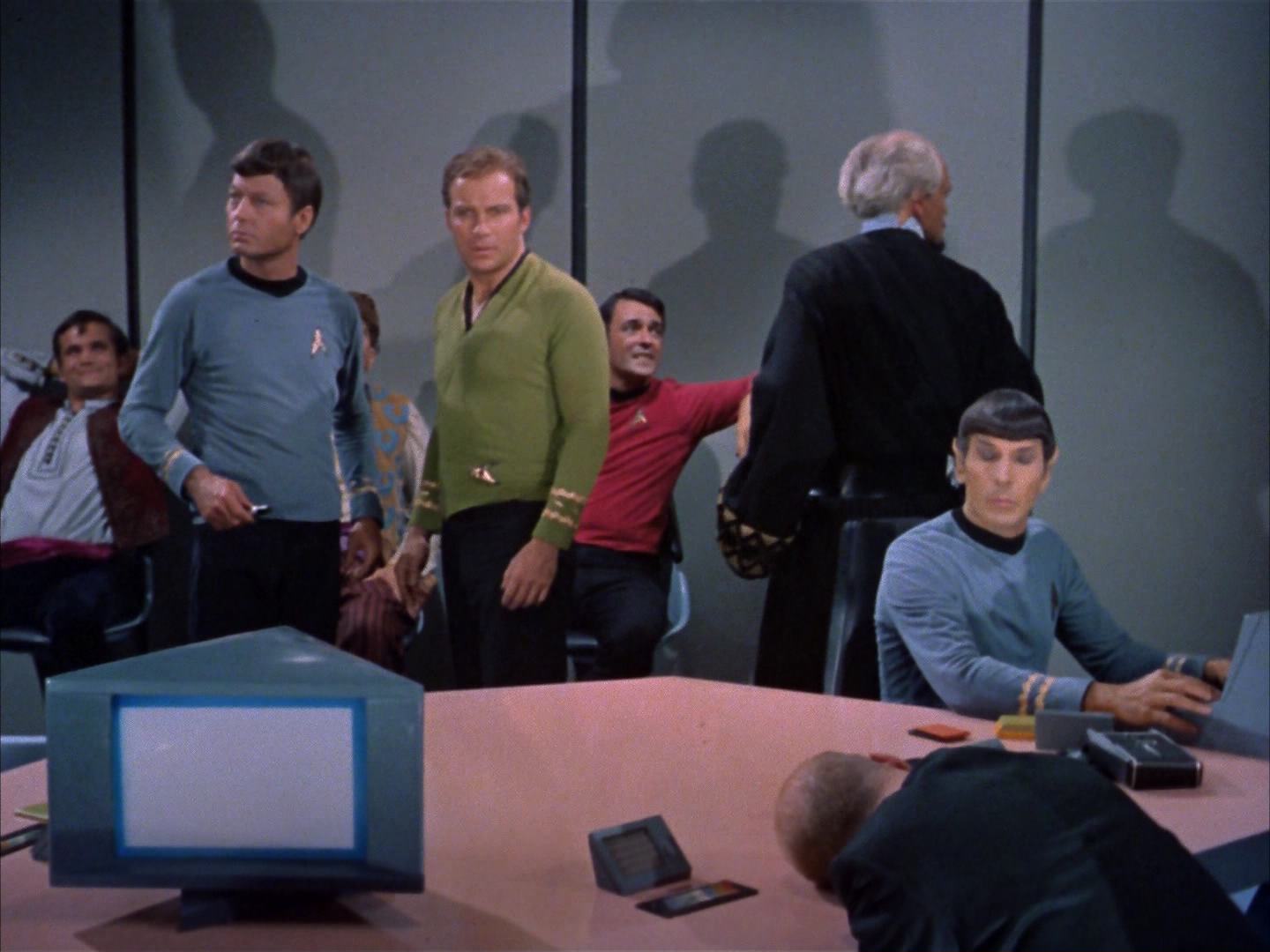 ariane179254_StarTrek_2x14_WolfInTheFold_3135.jpg