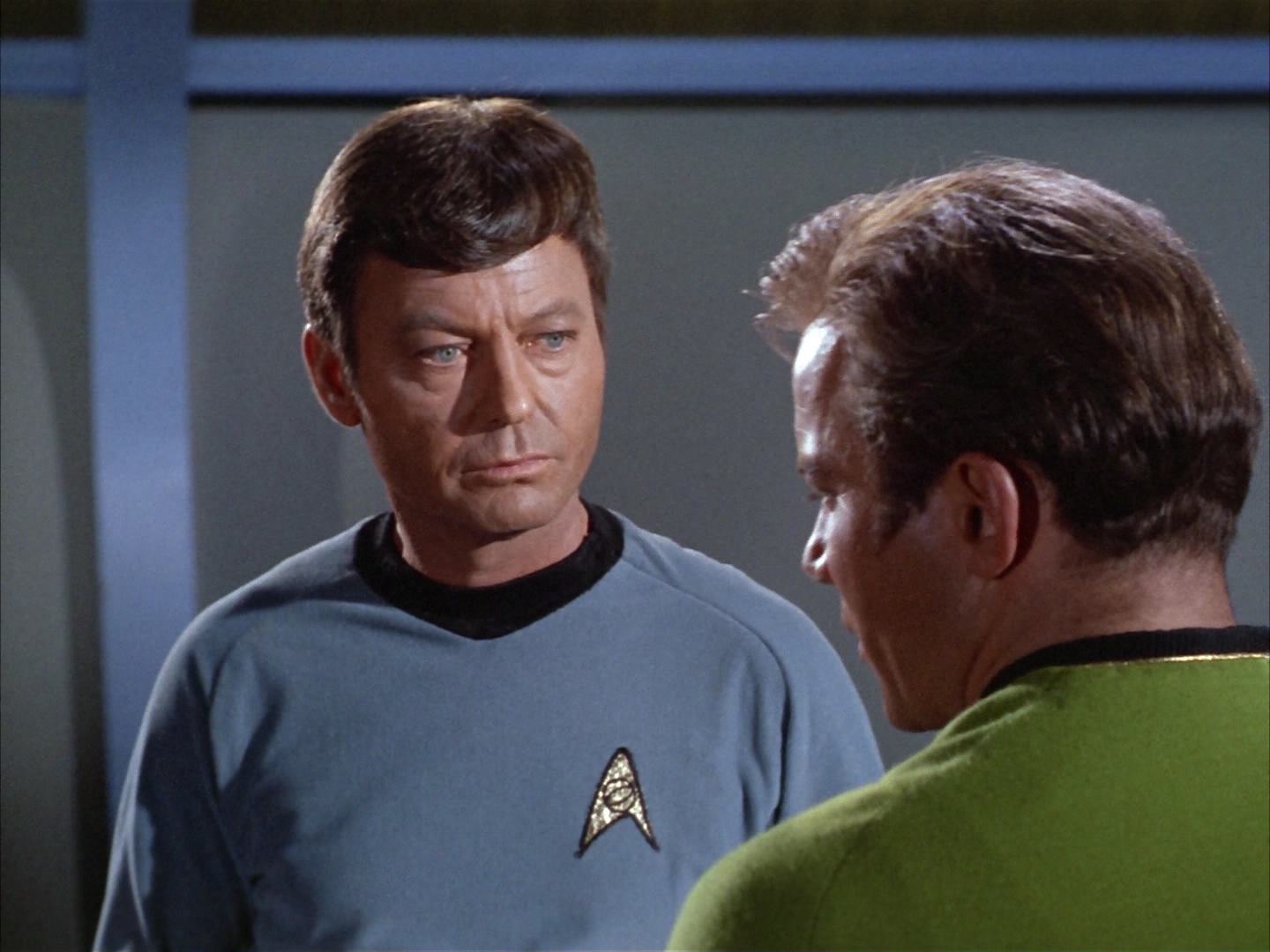 ariane179254_StarTrek_2x14_WolfInTheFold_3165.jpg