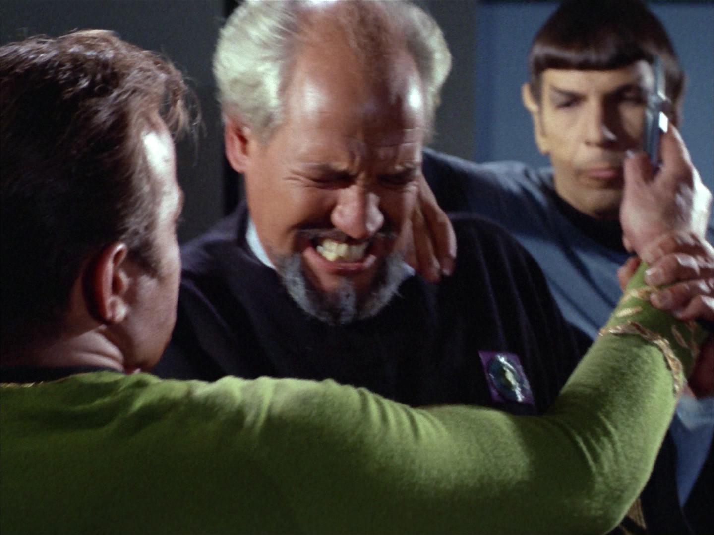 ariane179254_StarTrek_2x14_WolfInTheFold_3189.jpg