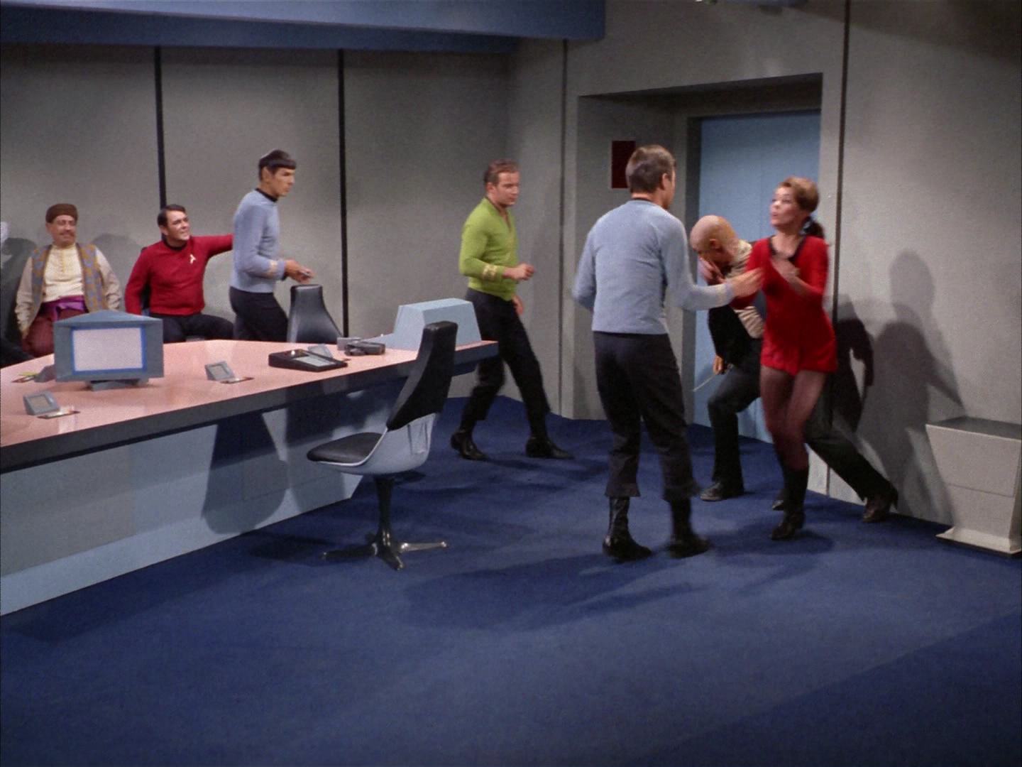 ariane179254_StarTrek_2x14_WolfInTheFold_3203.jpg