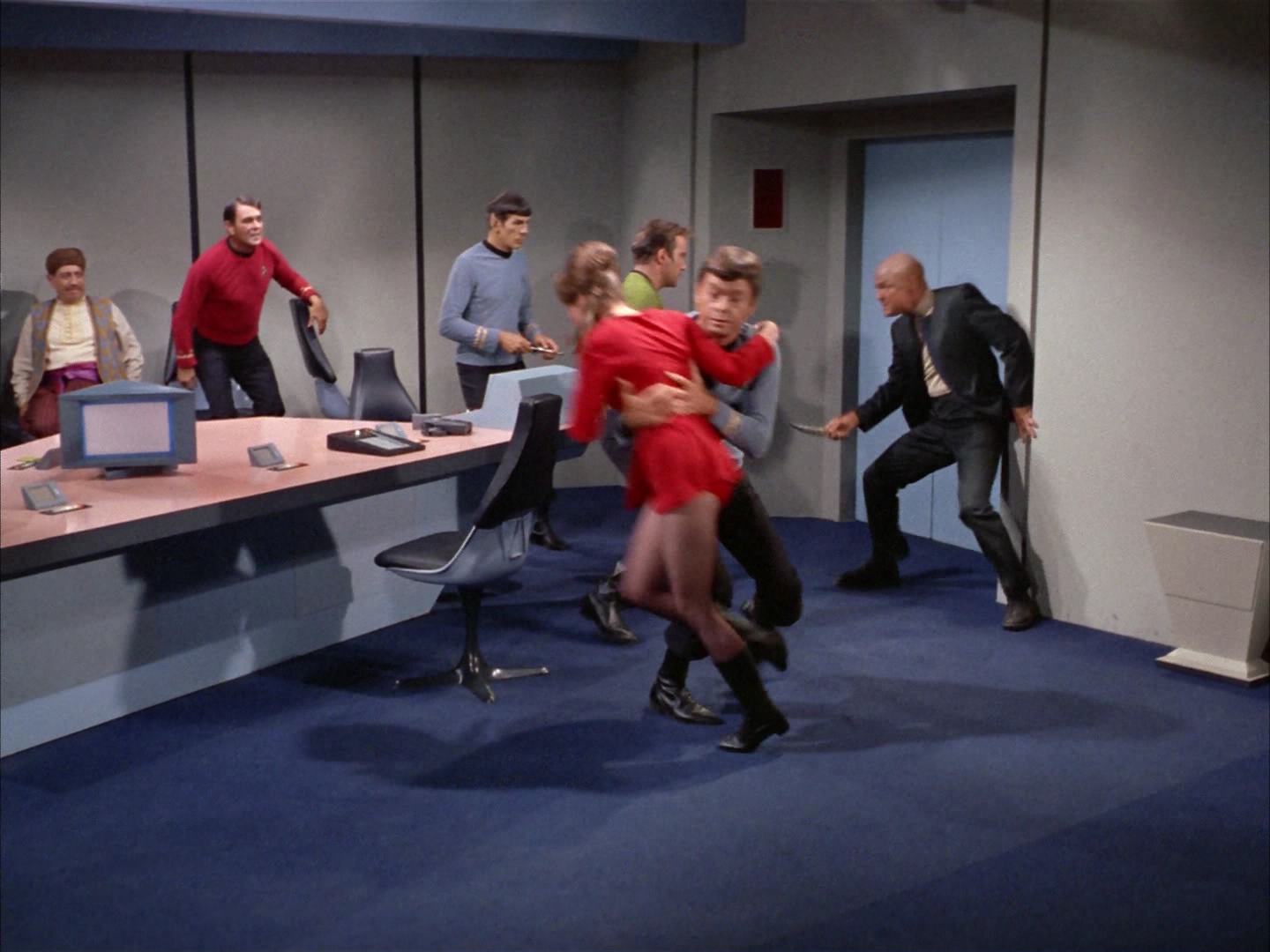 ariane179254_StarTrek_2x14_WolfInTheFold_3204.jpg