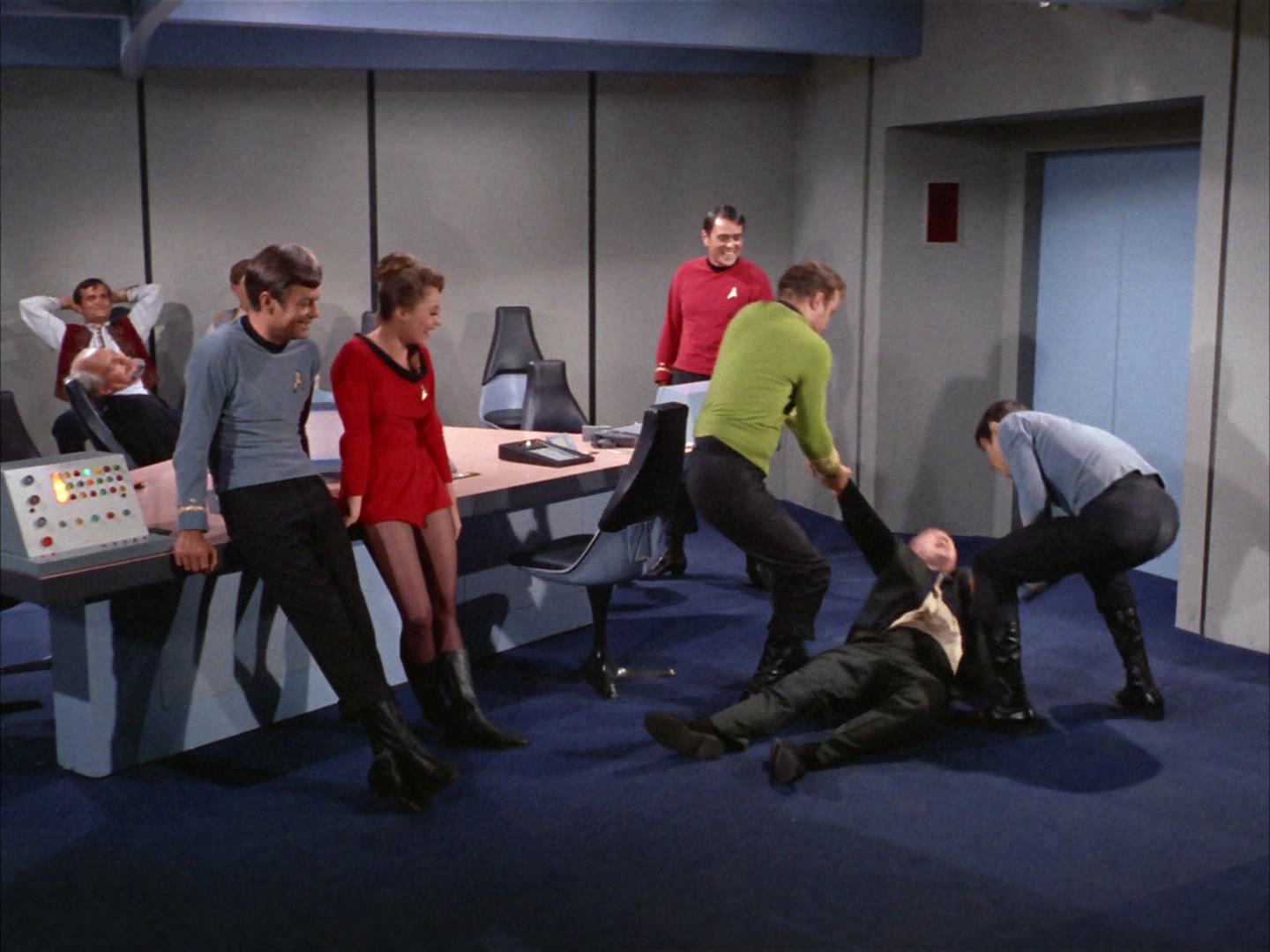 ariane179254_StarTrek_2x14_WolfInTheFold_3220.jpg
