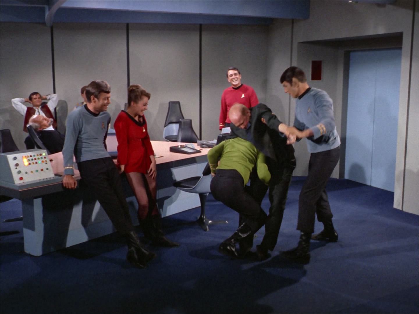 ariane179254_StarTrek_2x14_WolfInTheFold_3222.jpg