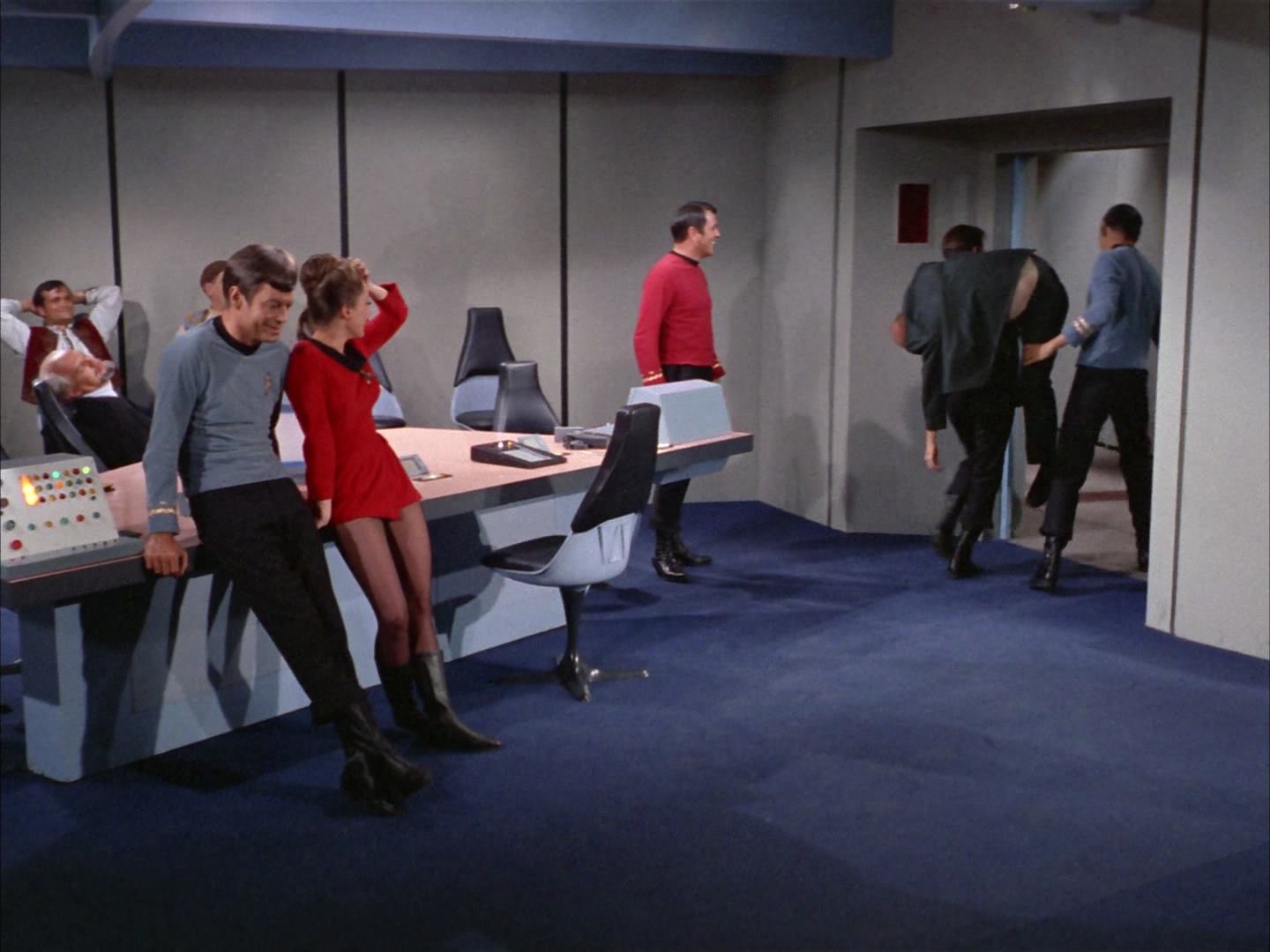 ariane179254_StarTrek_2x14_WolfInTheFold_3226.jpg