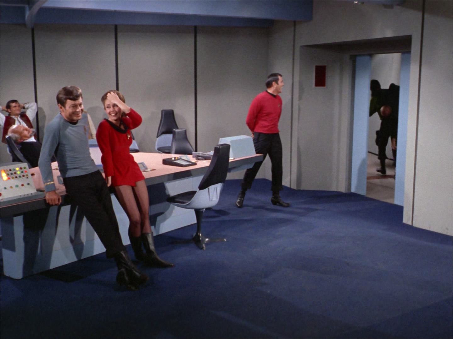 ariane179254_StarTrek_2x14_WolfInTheFold_3228.jpg