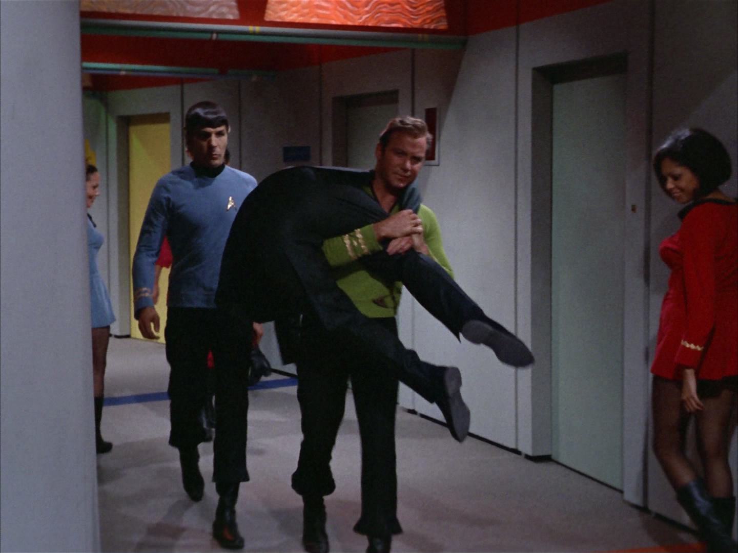 ariane179254_StarTrek_2x14_WolfInTheFold_3231.jpg