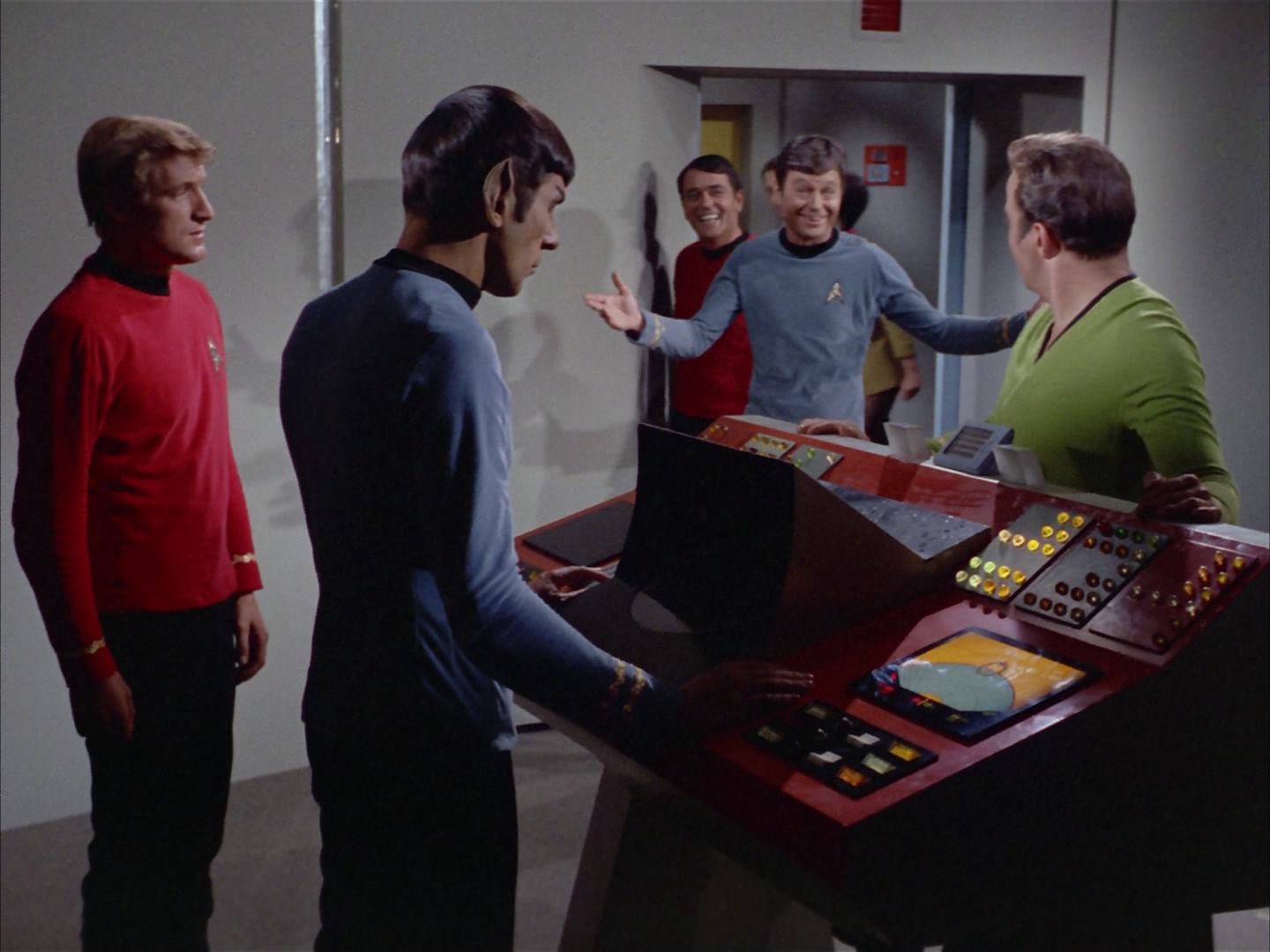 ariane179254_StarTrek_2x14_WolfInTheFold_3276.jpg