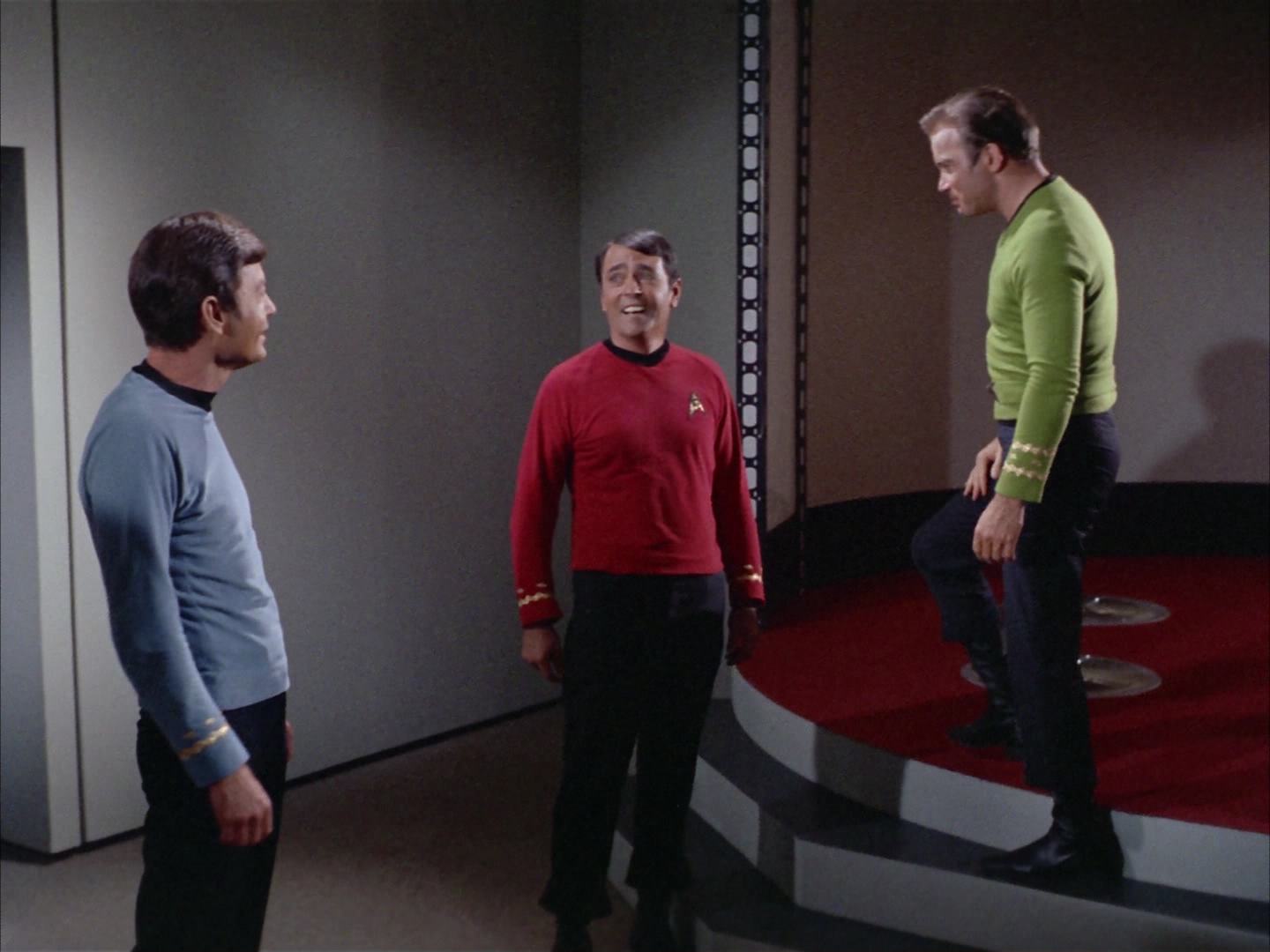 ariane179254_StarTrek_2x14_WolfInTheFold_3286.jpg