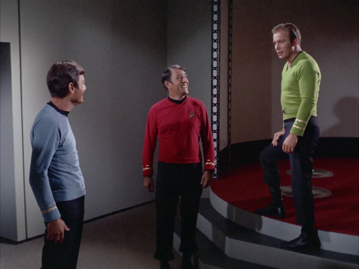 ariane179254_StarTrek_2x14_WolfInTheFold_3288.jpg